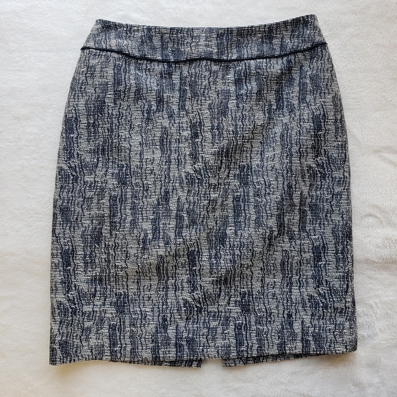 Tahari Women's Textured Black Navy Cream Pencil Skirt Size 4P Petite - Picture 1 of 11